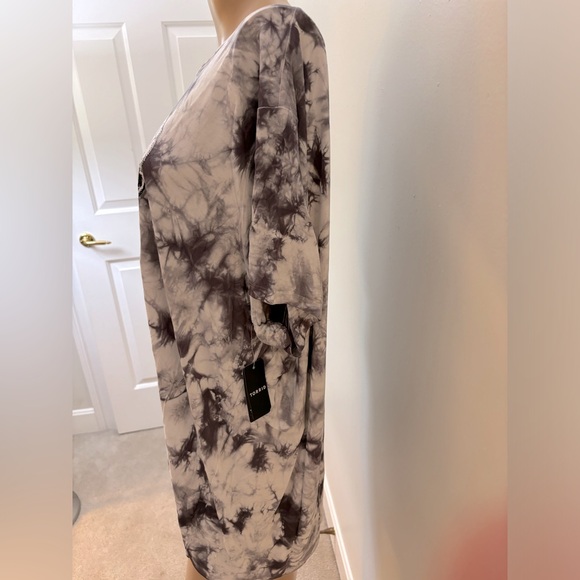 New Torrid Skull with Roses Tie-Dye T-Shirt Women’s Plus Size 4 4x 26 Halloween - Picture 2 of 3